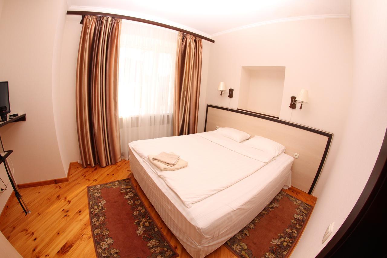 Uyut Hotel Cherníhiv Exterior foto