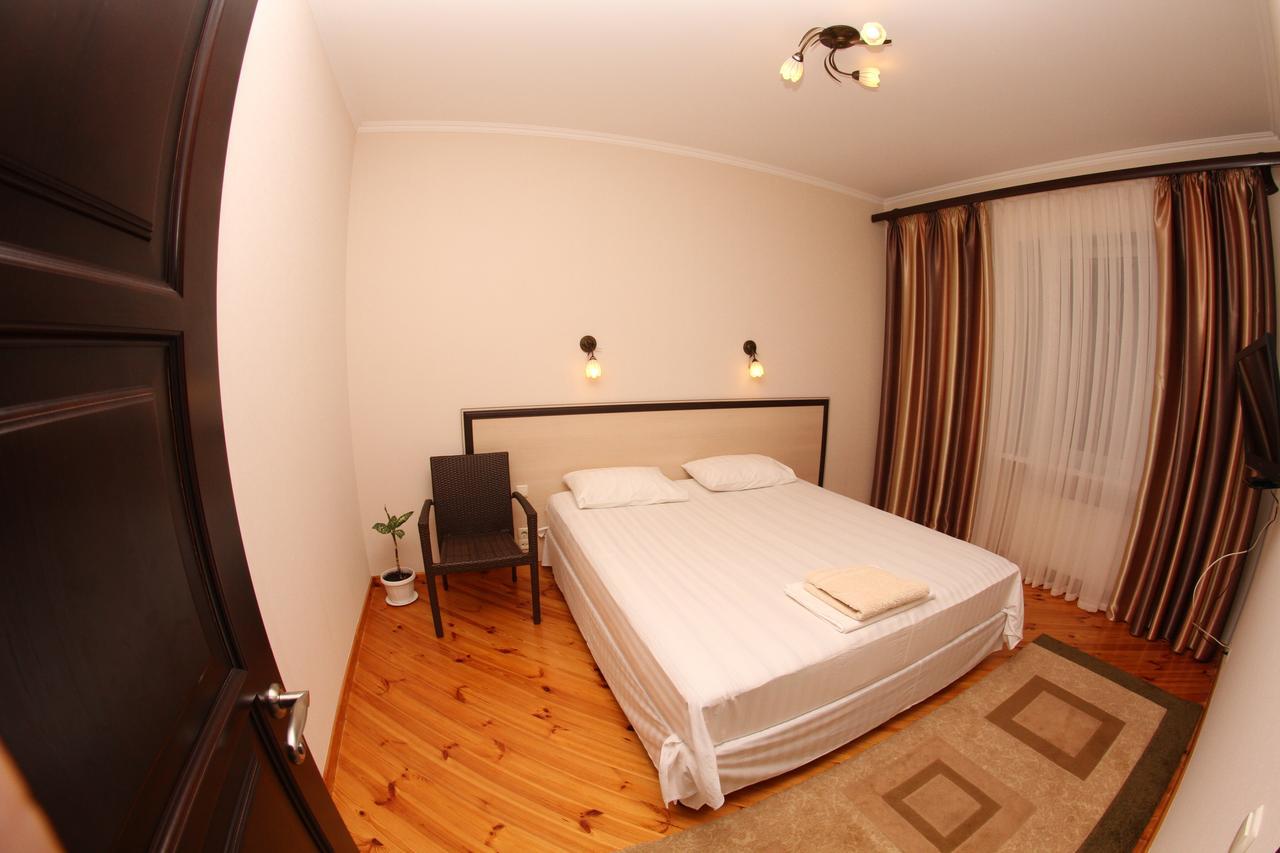Uyut Hotel Cherníhiv Exterior foto