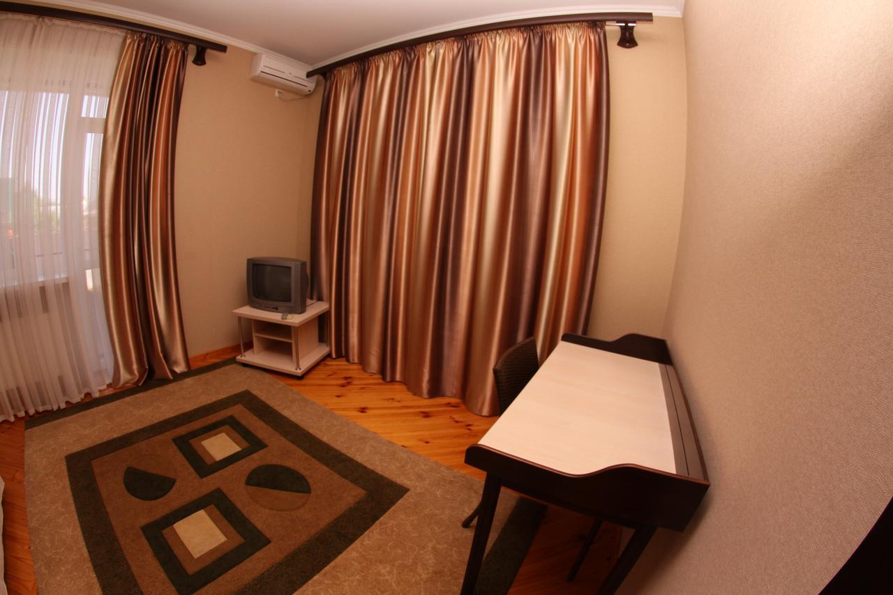Uyut Hotel Cherníhiv Exterior foto
