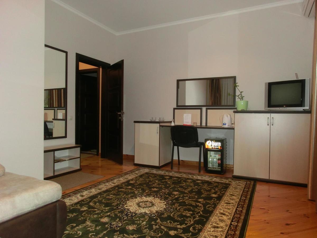 Uyut Hotel Cherníhiv Exterior foto